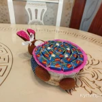 Композиция с мягкой игрушкой с жвачками Love is.